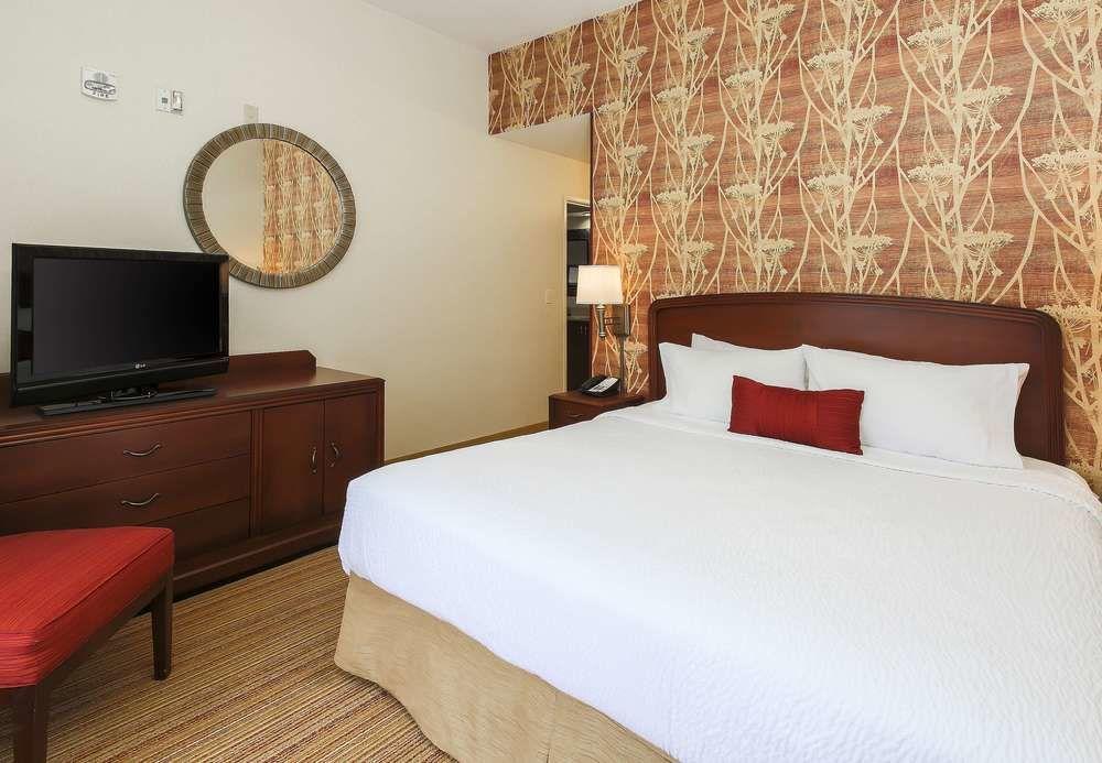 Courtyard By Marriott Salinas Monterey Hotel Exterior photo