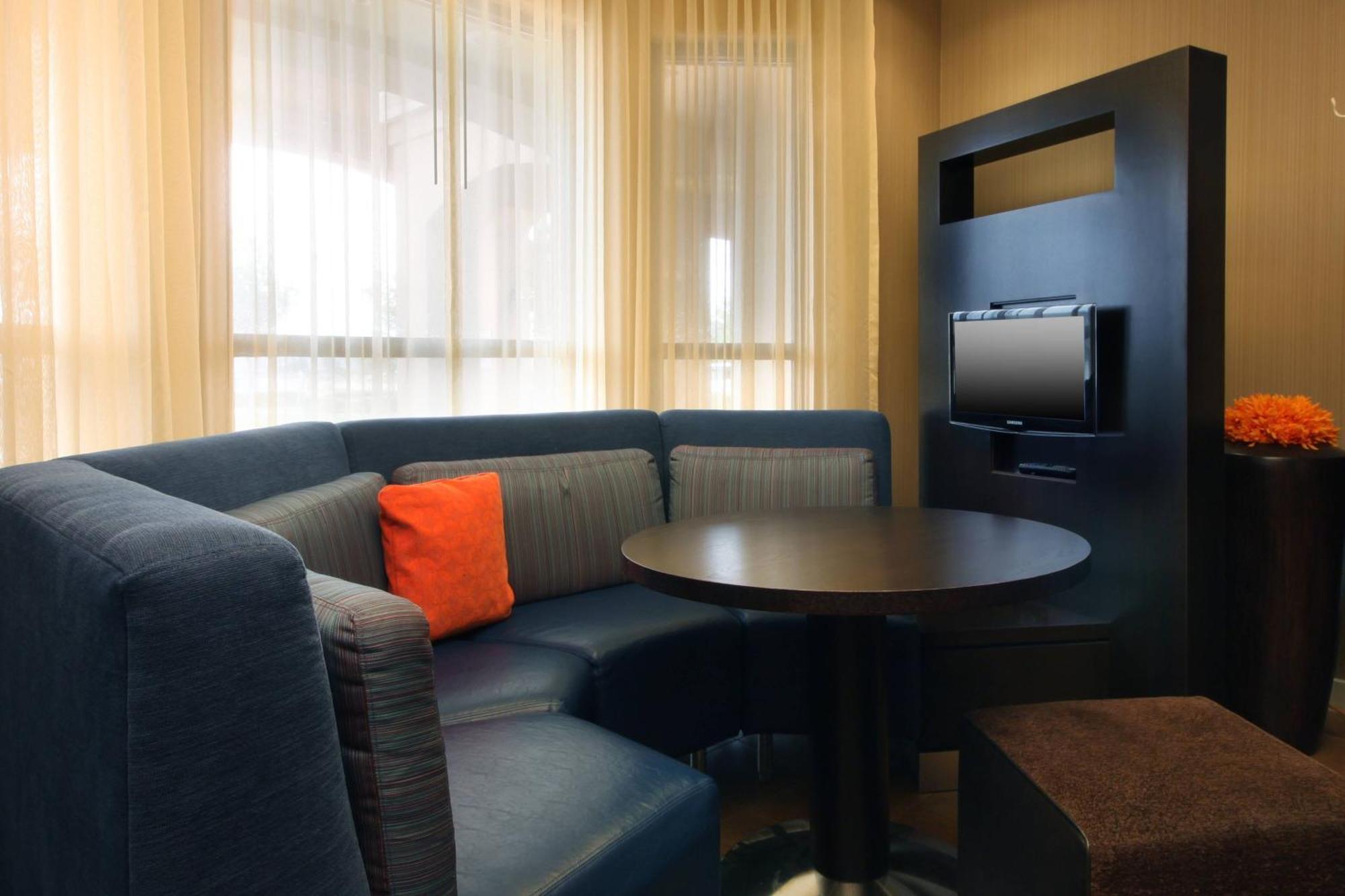 Courtyard By Marriott Salinas Monterey Hotel Exterior photo