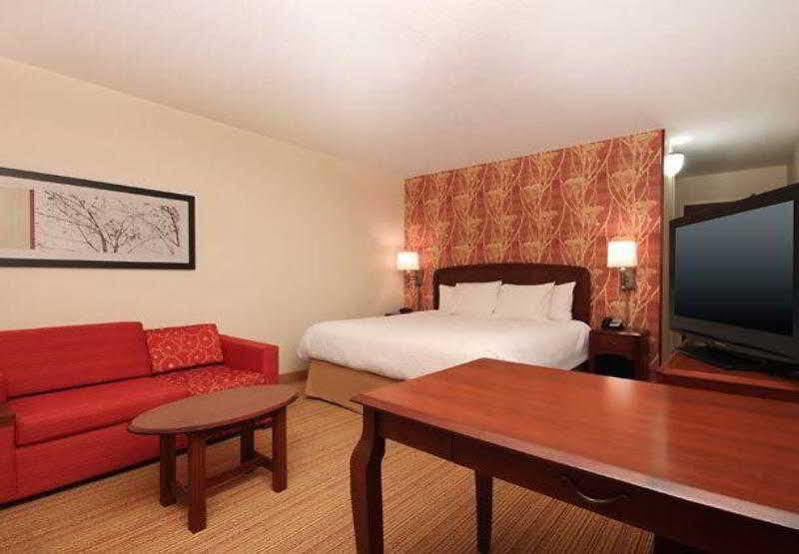 Courtyard By Marriott Salinas Monterey Hotel Exterior photo